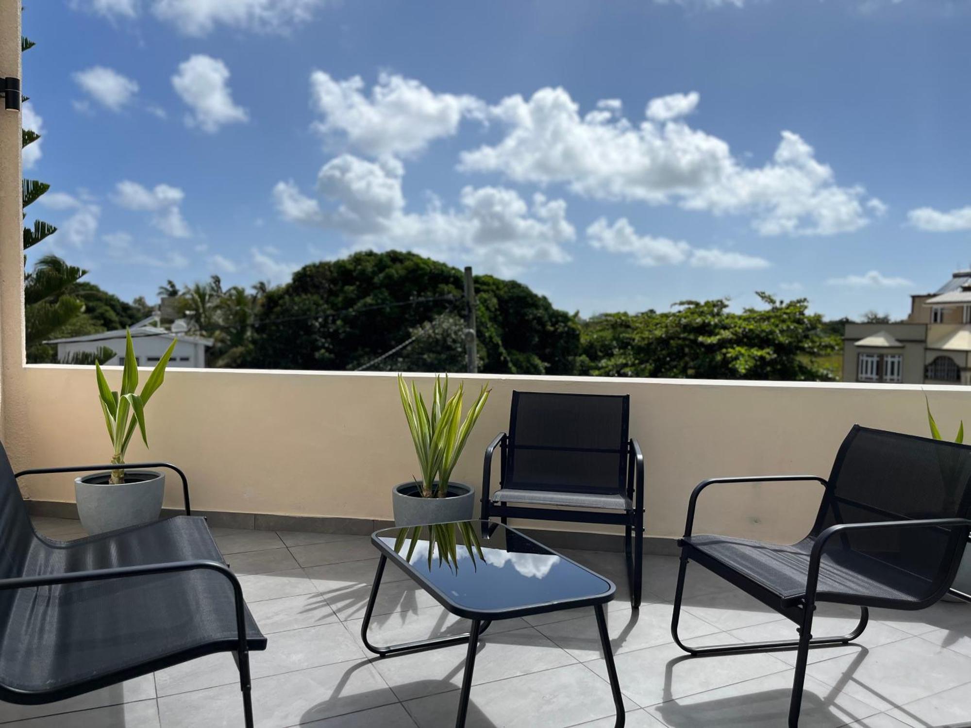 Cosy 2 Bedrooms Apts In Pereybere -Seasons Break Apartment Pereybere Beach Esterno foto